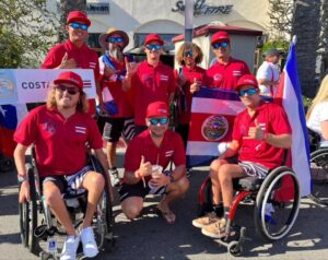 Seleccion nacional de parasurfing 2023 con camisas rojas