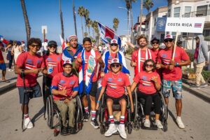 Selección nacional de Para-Surfing de Costa Rica 2025 en el desfile de naciones